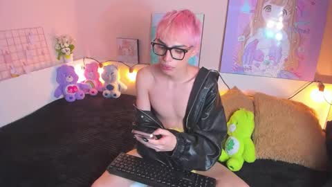 strawberry_kitty_ online show from November 5, 2:19 pm