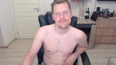 Snapshot of strong_guy_xxx chatting on September 25, 7:29 am strong_guy_xxx online show from September 25, 7:29 am