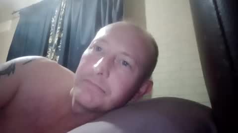 stu_art83 online show from May 10, 8:32 pm