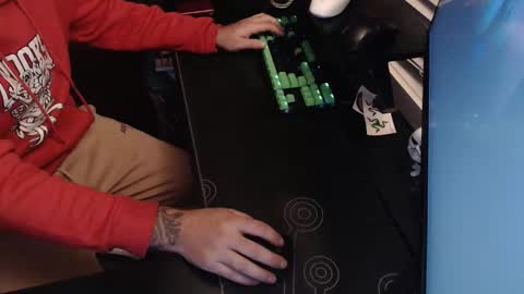 Snapshot of stud69861714 chatting on October 27, 7:21 am stud69861714 online show from October 27, 7:21 am