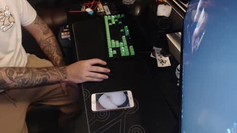 Snapshot of stud69861714 chatting on October 18, 8:19 am stud69861714 online show from October 18, 8:19 am