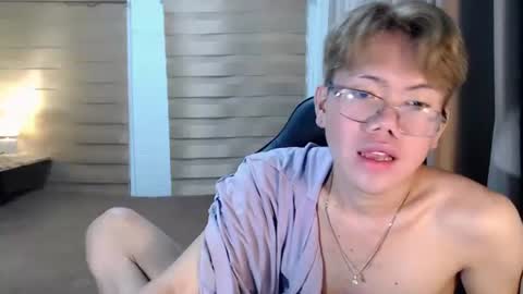 Su-jin online show from April 14, 12:49 pm