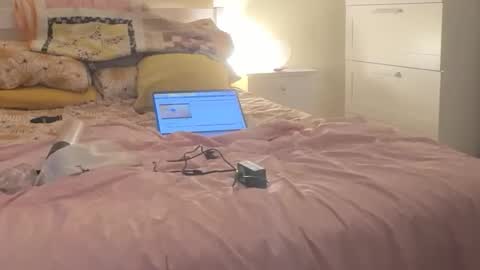 subkinkybimale online show from December 15, 10:23 am