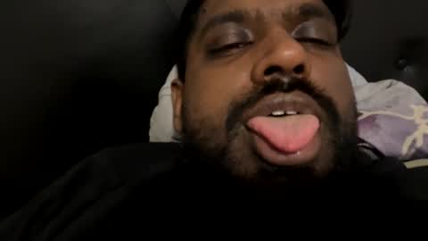 Snapshot of suggnight chatting on February 20, 2:51 am Let me be your knight that saves you online show from February 20, 2:51 am