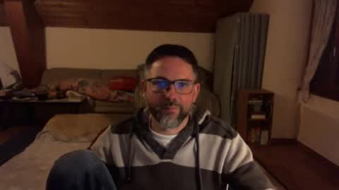 Snapshot of supersquirrel81 chatting on October 24, 9:27 pm supersquirrel81 online show from October 24, 9:27 pm