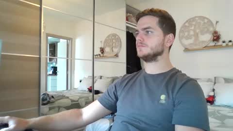 syl092 online show from October 13, 9:15 am