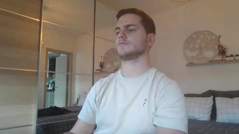 syl092 online show from December 2, 2:39 pm