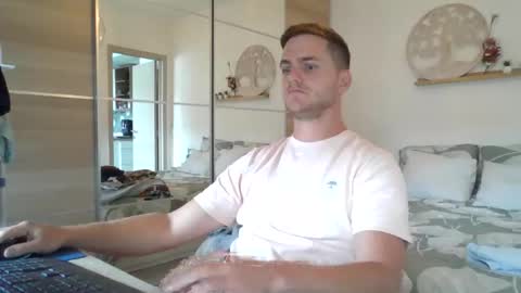 syl092 online show from September 22, 12:26 pm