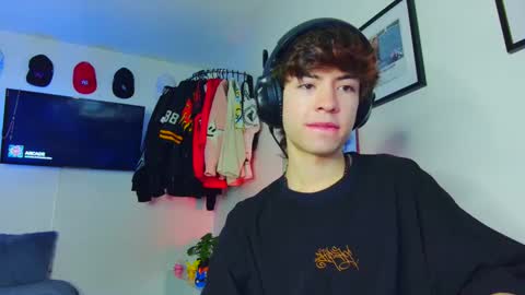 Snapshot of t0n3r chatting on September 25, 1:04 am TONER online show from September 25, 1:04 am