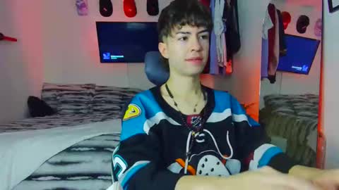 Snapshot of t0n3r chatting on October 29, 2:14 am TONER online show from October 29, 2:14 am