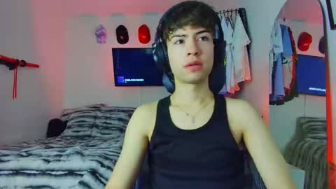 Snapshot of t0n3r chatting on October 19, 3:11 am TONER online show from October 19, 3:11 am