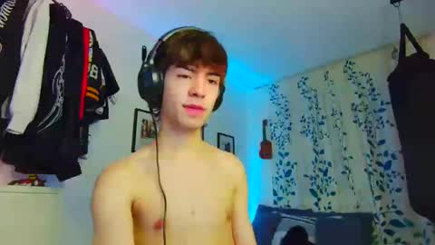 Snapshot of t0n3r chatting on September 11, 2:43 am TONER online show from September 11, 2:43 am