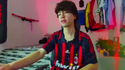 Snapshot of t0n3r chatting on October 17, 2:04 am TONER online show from October 17, 2:04 am