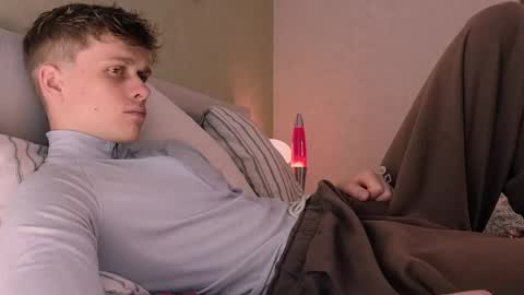 Snapshot of talkinghead7 chatting on October 13, 8:59 pm Colin online show from October 13, 8:59 pm