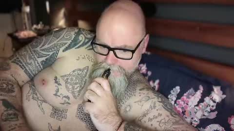 Tattooeddilf 01 online show from November 18, 12:36 am