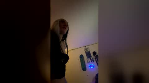 Tayler online show from December 17, 8:21 am