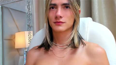 Snapshot of tayler_swift1 chatting on January 15, 6:22 am tayler_swift1 online show from January 15, 6:22 am