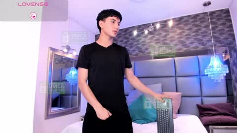 taylor_brooks_ online show from April 23, 8:22 pm