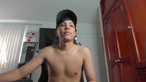 taylorsorf online show from December 12, 7:37 pm