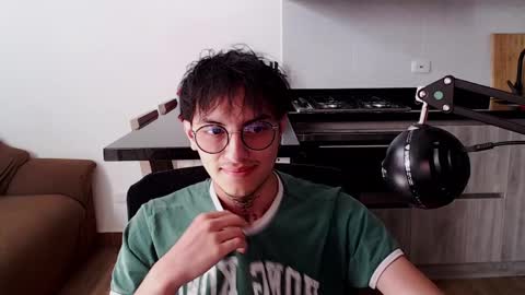 Teo independent model online show from April 9, 1:50 pm