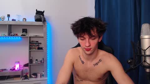 Teddy online show from December 19, 2:12 am