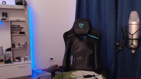 Teddy online show from December 19, 2:02 pm