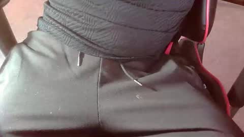 tellmewhattodoslut online show from February 1, 8:35 am