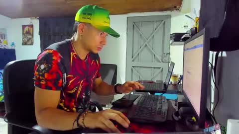 teoyes_ online show from November 6, 11:41 pm