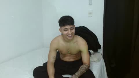 thadeo_10 online show from October 31, 6:26 am