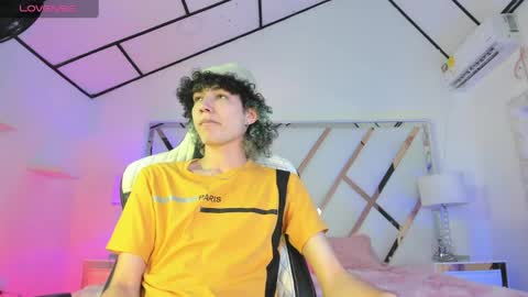 thanier_18 online show from April 8, 7:22 pm