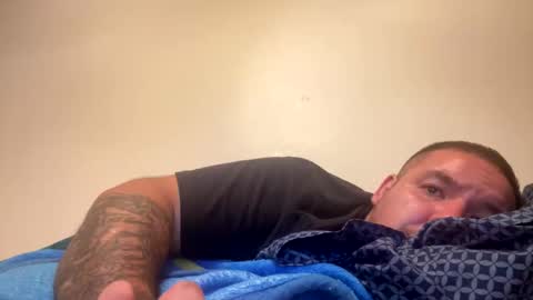 Snapshot of thatguymichael93 chatting on October 25, 6:04 am thatguymichael93 online show from October 25, 6:04 am