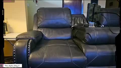 the_alpha_dog_xxx online show from April 18, 7:58 pm