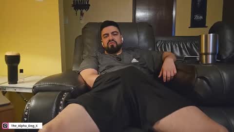 Snapshot of the_alpha_dog_xxx chatting on December 22, 2:28 am the_alpha_dog_xxx online show from December 22, 2:28 am