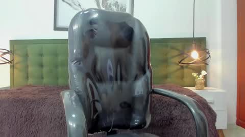 Snapshot of the_mark_king chatting on October 5, 7:18 pm   T H E    M A R K   K I N G online show from October 5, 7:18 pm