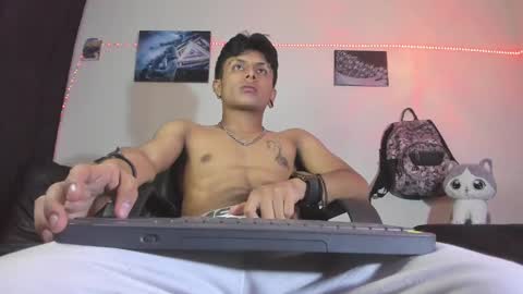 Danny online show from December 17, 2:33 am