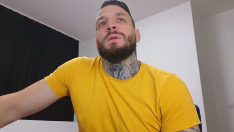 Snapshot of thebestmuscles chatting on December 6, 9:54 am John online show from December 6, 9:54 am