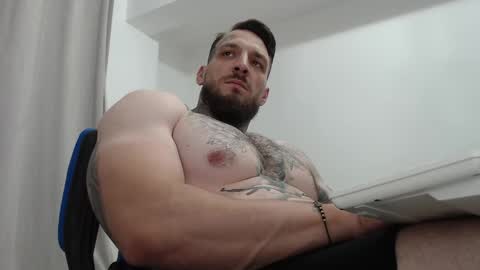 Snapshot of thebestmuscles chatting on September 12, 9:04 pm John online show from September 12, 9:04 pm