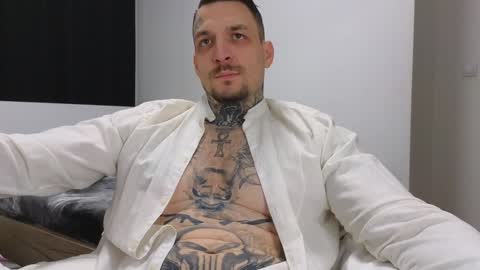 Snapshot of thebestmuscles chatting on December 19, 2:35 pm John online show from December 19, 2:35 pm