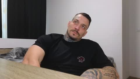 Snapshot of thebestmuscles chatting on December 16, 1:11 pm John online show from December 16, 1:11 pm