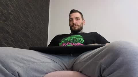 Snapshot of thebestmuscles chatting on February 21, 8:28 am John online show from February 21, 8:28 am