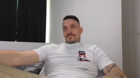 Snapshot of thebestmuscles chatting on December 13, 8:43 am John online show from December 13, 8:43 am