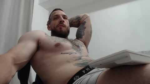 Snapshot of thebestmuscles chatting on October 2, 6:56 pm John online show from October 2, 6:56 pm