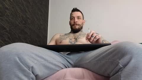 Snapshot of thebestmuscles chatting on February 14, 8:10 am John online show from February 14, 8:10 am