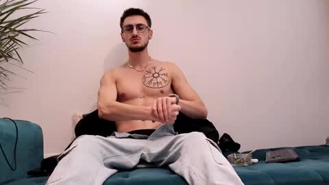 Snapshot of thejoker888 chatting on October 15, 9:33 pm Master Joker online show from October 15, 9:33 pm