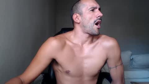 Snapshot of thekingofpains chatting on February 10, 12:39 pm KINGOFPAINS online show from February 10, 12:39 pm