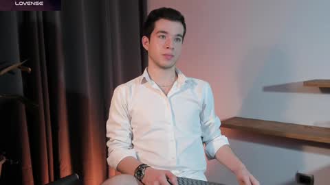 Snapshot of therealmartincox chatting on December 14, 12:44 am     4th  online show from December 14, 12:44 am
