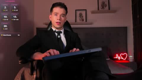 Snapshot of therealmartincox chatting on October 18, 6:02 pm     4th  online show from October 18, 6:02 pm