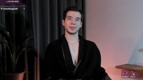 Snapshot of therealmartincox chatting on December 16, 1:42 am     4th  online show from December 16, 1:42 am