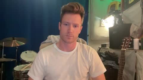 Snapshot of therealveggieboy chatting on December 6, 11:47 pm Pookie online show from December 6, 11:47 pm