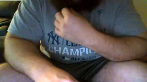 Snapshot of thethril1990 chatting on October 4, 10:14 pm Thethrill online show from October 4, 10:14 pm